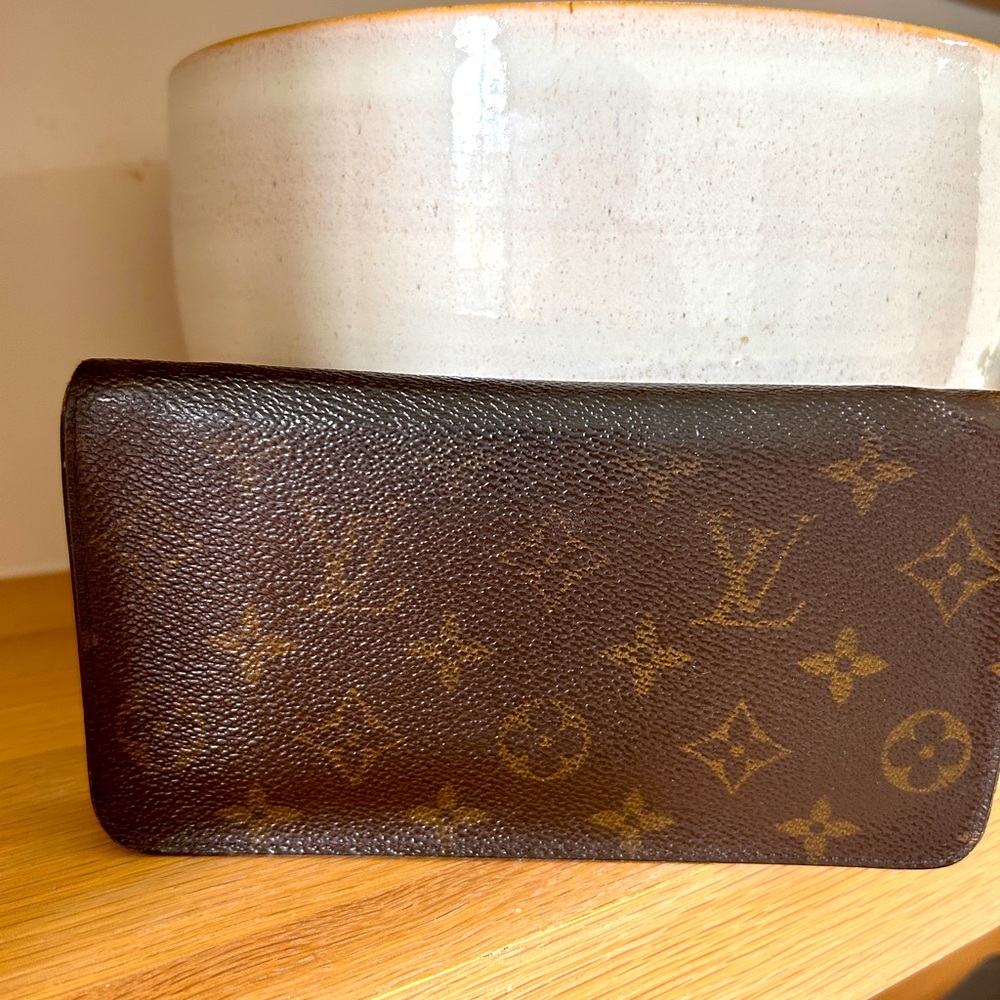 Louis Vuitton Sarah long ZIP wallet